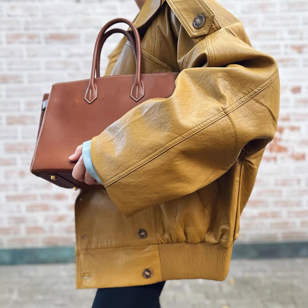 Damens oversized konstläderjacka med dubbel knappslå och fashionabel klipp Mirla-Eva Jonsson