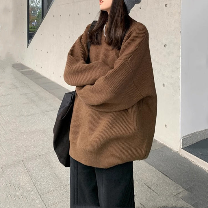 Damens oversized stickad tröja med ribbat mönster och vid passform Mirla-Eva Jonsson