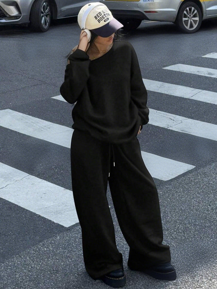Damens oversized sweatshirt och breda fritidsbyxor set Mirla-Eva Jonsson