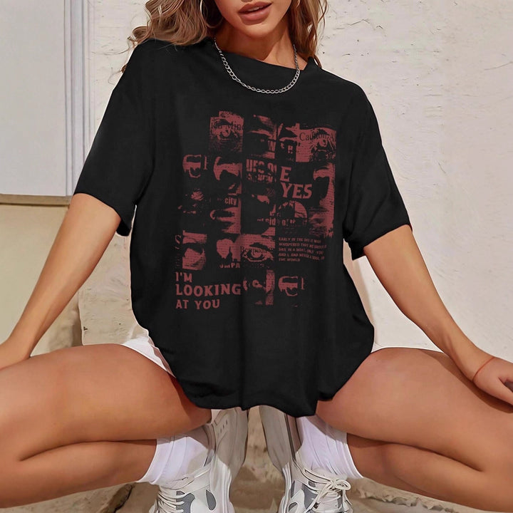 Damens oversized t-shirt med kreativ text och avslappnad passform Mirla-Eva Jonsson