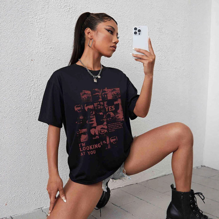 Damens oversized t-shirt med kreativ text och avslappnad passform Mirla-Eva Jonsson