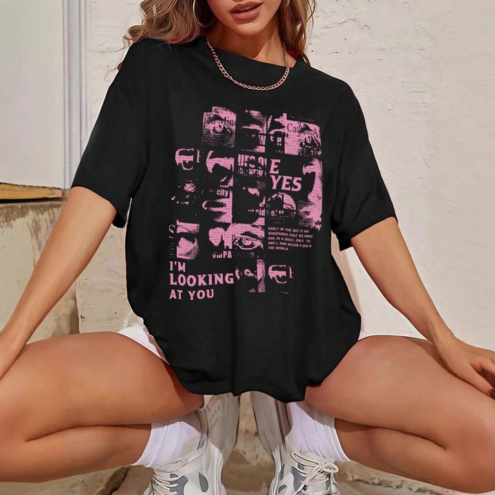 Damens oversized t-shirt med kreativ text och avslappnad passform Mirla-Eva Jonsson