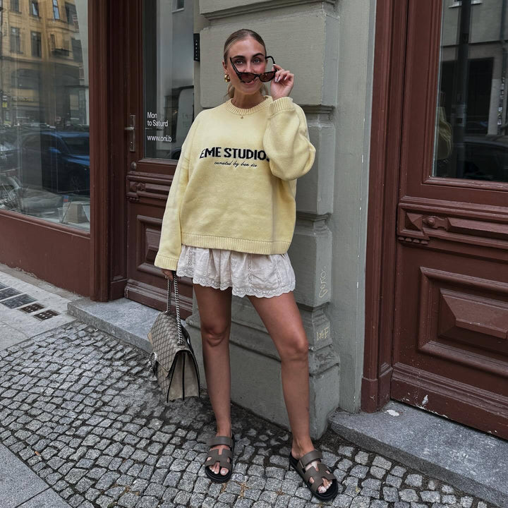 Damens oversized tröja med kreativt tryck Mirla-Eva Jonsson