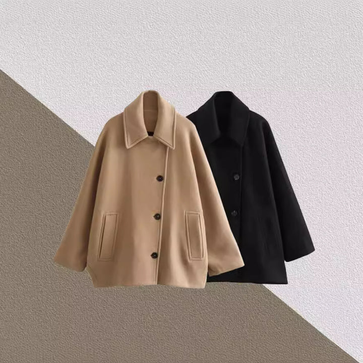 Damens oversized ullkappa med modern skärning och praktiska fickor Mirla-Eva Jonsson