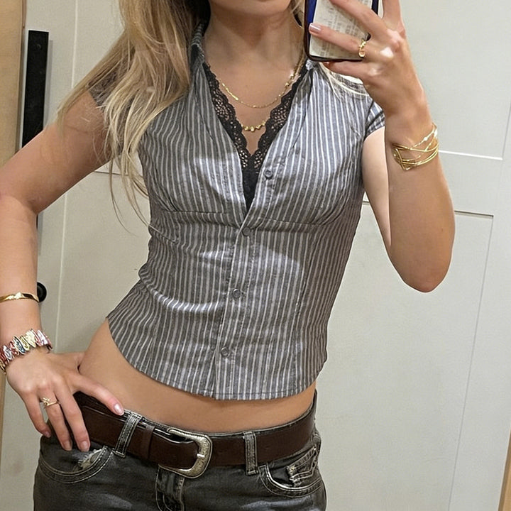 Damen's short-sleeved blouse with elegant waist shape and fine stripes Mirla-Eva Jonsson