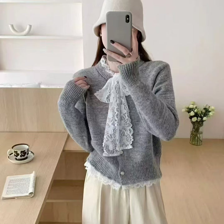 Damens stickad cardigan med lagerlook och spetskrage Eva Jonsson-Eva Jonsson
