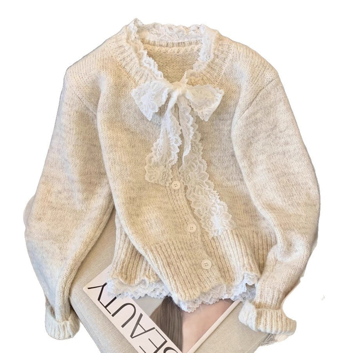 Damens stickad cardigan med lagerlook och spetskrage Eva Jonsson-Eva Jonsson
