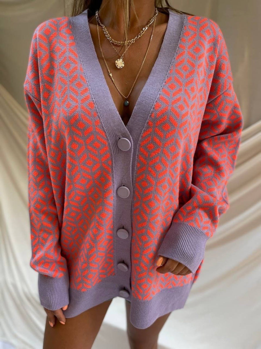 Damens stickade cardigan med modern geometrisk mönster och praktiska fickor Mirla-Eva Jonsson