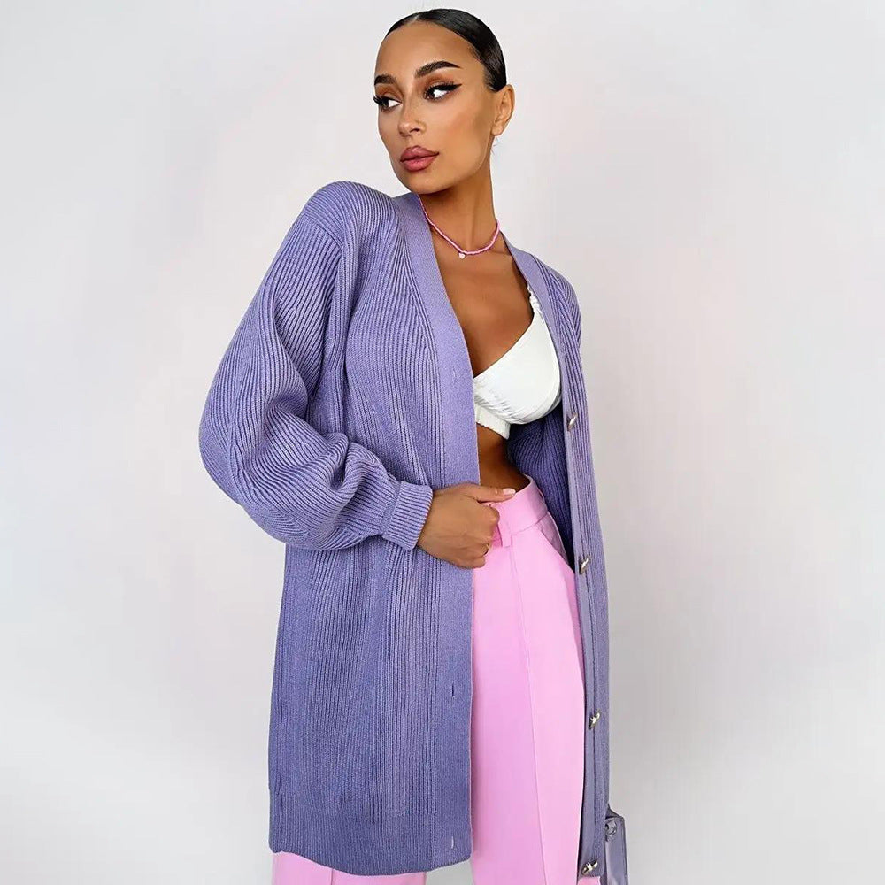 Damens stickade kappa med oversized passform och eleganta knapppdetaljer Mirla-Eva Jonsson