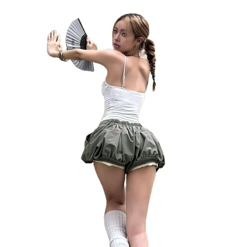 Damens stiliga Ballongshorts med fladdrande snitt och dekorativa knappar Mirla-Eva Jonsson