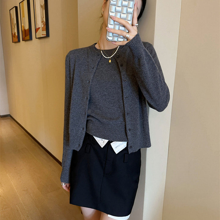 Damens stiliga cardigan med knappstängning och elegant passform Eva Jonsson-Eva Jonsson