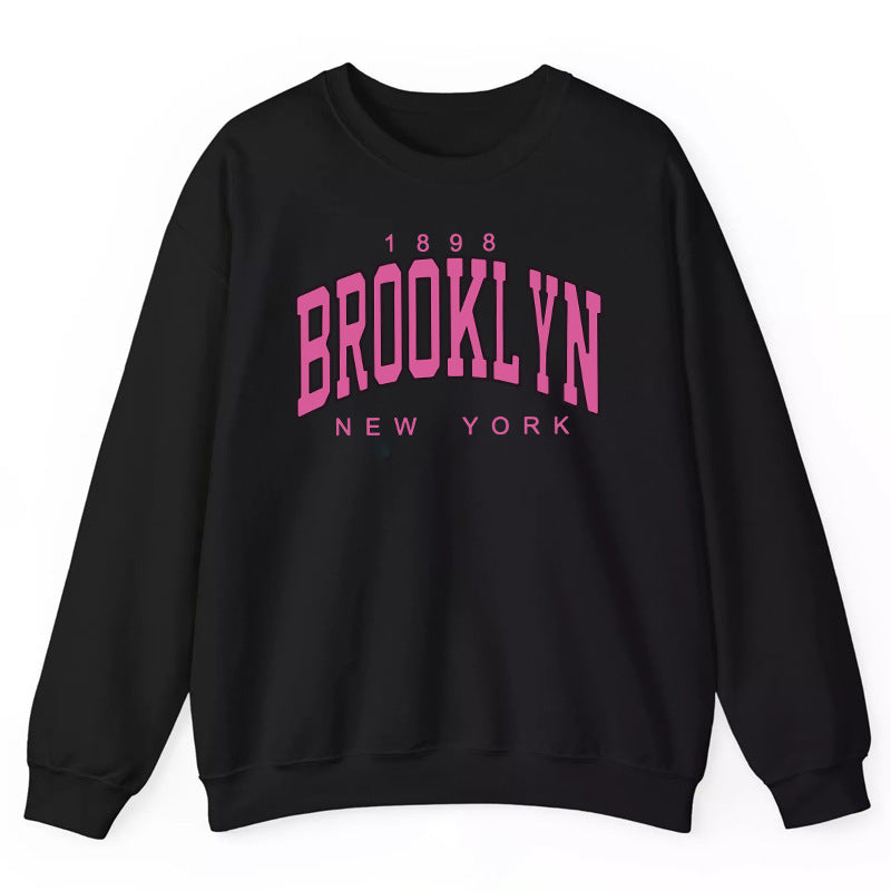 Damens sweatshirt med avslappnad Brooklyn-tryck och bekväm passform Mirla-Eva Jonsson