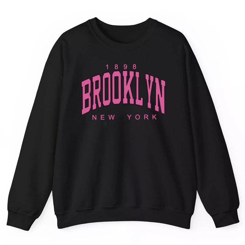 Damens sweatshirt med avslappnad Brooklyn-tryck och bekväm passform Mirla-Eva Jonsson