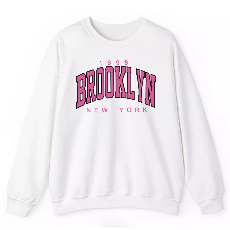 Damens sweatshirt med avslappnad Brooklyn-tryck och bekväm passform Mirla-Eva Jonsson