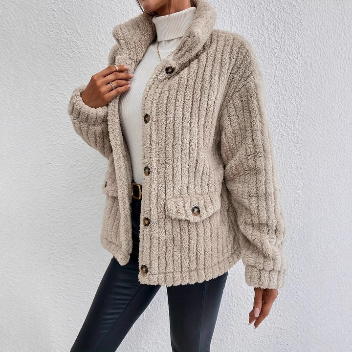 Damens teddyjacka med knapplöst design och sidofickor Mirla-Eva Jonsson