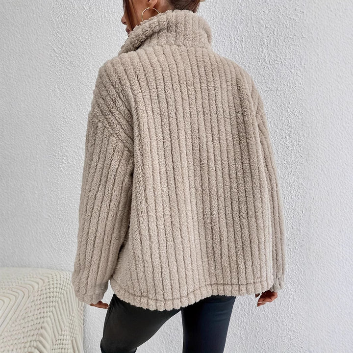 Damens teddyjacka med knapplöst design och sidofickor Mirla-Eva Jonsson