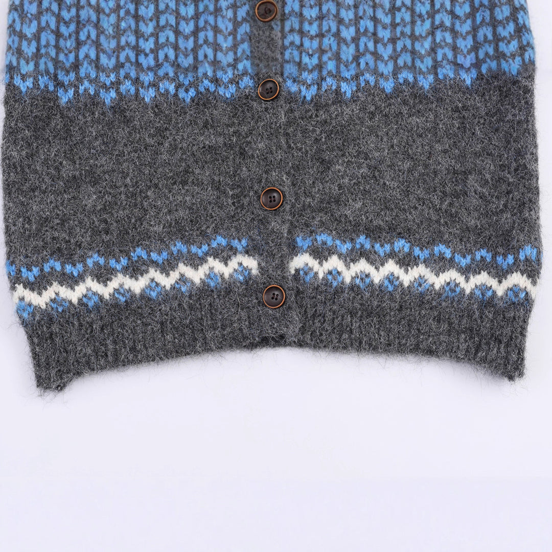 Damens varm stickad jacka med antiallergisk garn och färgglatt mönster Mirla-Eva Jonsson