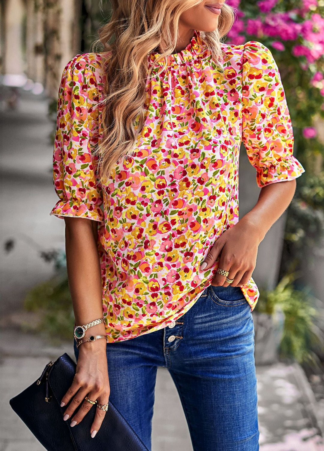 Damenskjorta med lekfull blommönster och puffärmar Mirla-Eva Jonsson