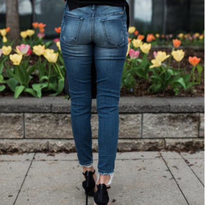 Damensmala jeans med modernt ribbmönster och fransig nederkant Mirla-Eva Jonsson