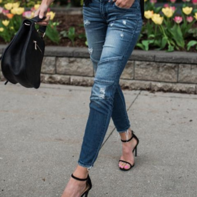 Damensmala jeans med modernt ribbmönster och fransig nederkant Mirla-Eva Jonsson