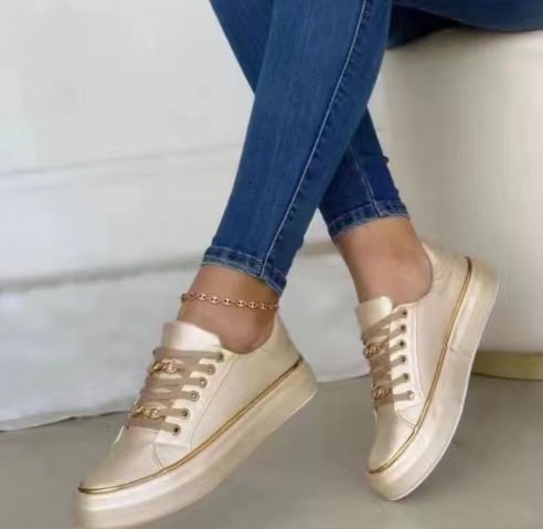 Damensneakers med modernt satintyg och eleganta guldfärgade accenter Mirla-Eva Jonsson