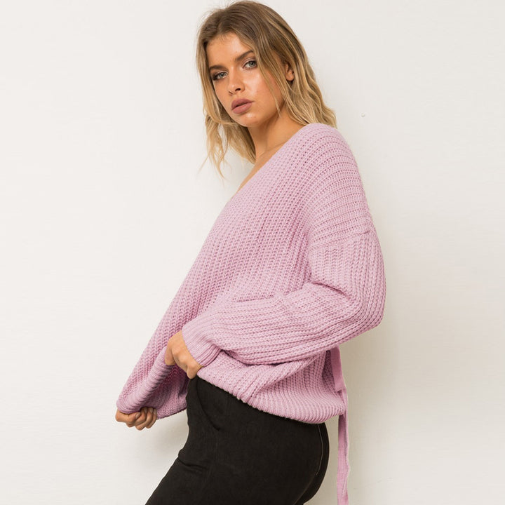 Damensweater med unik bakdesign och dekorativ snörrem Mirla-Eva Jonsson