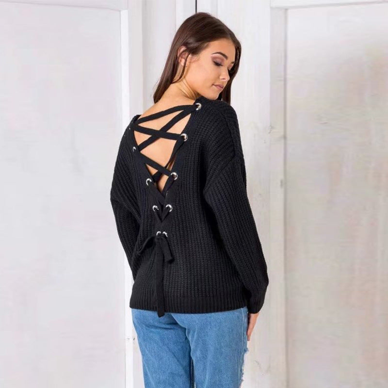 Damensweater med unik bakdesign och dekorativ snörrem Mirla-Eva Jonsson