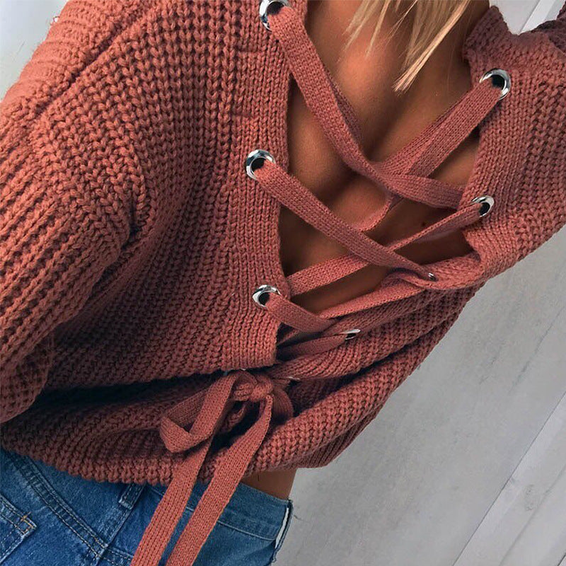 Damensweater med unik bakdesign och dekorativ snörrem Mirla-Eva Jonsson