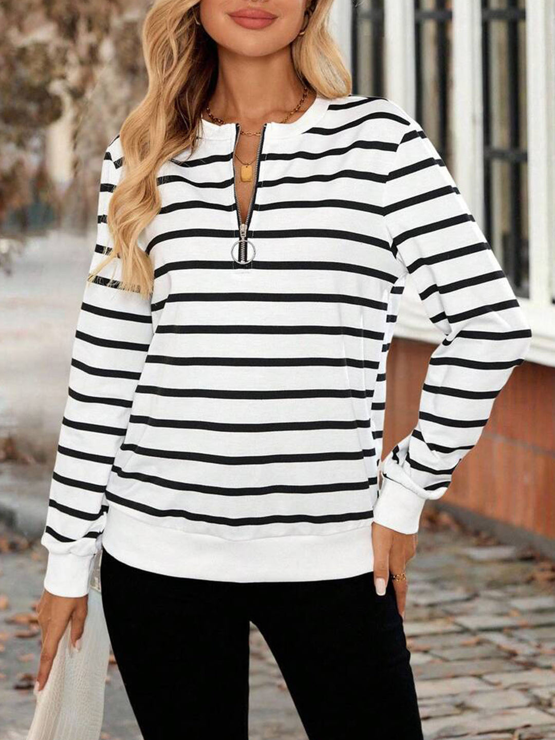 Damensweatshirt med dekorativ dragkedja och maritimt randmönster Mirla-Eva Jonsson