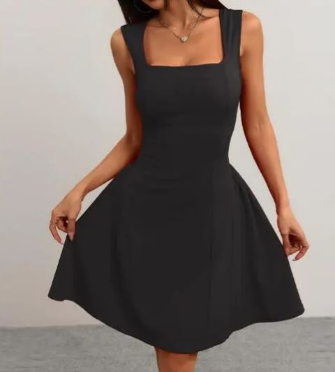 Damer A-linjekjol med fyrkantig halsringning och svängande kjol Mirla-Eva Jonsson
