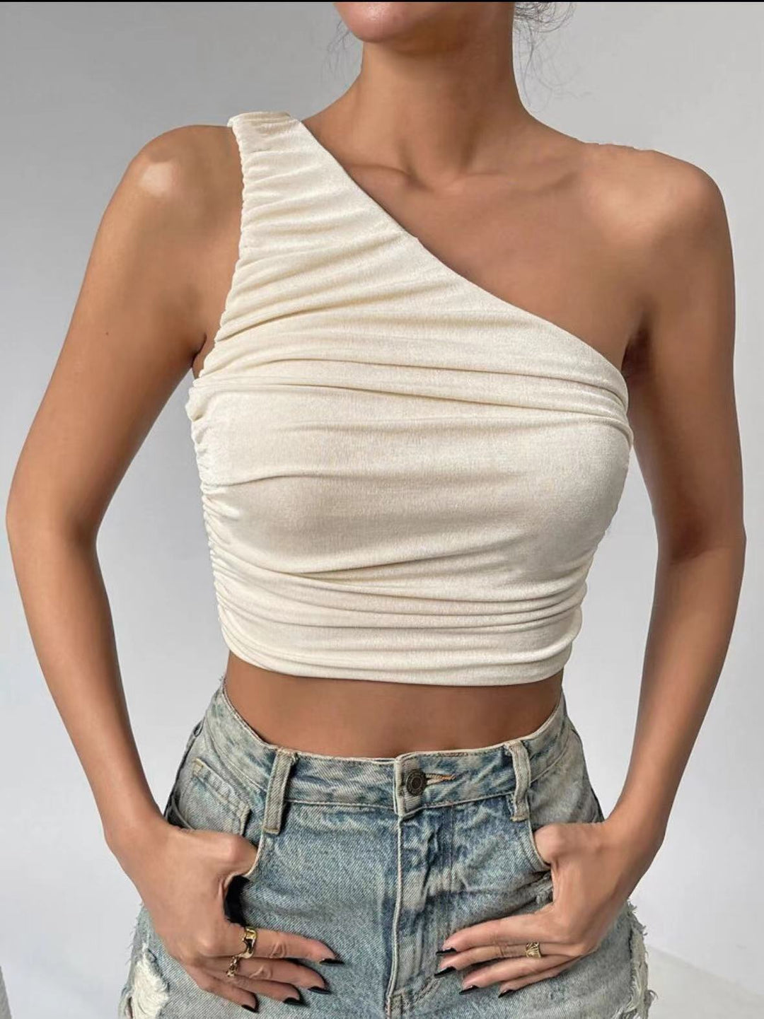 Damer Asymmetrisk Crop-Top med Rynkdetaljer Mirla-Eva Jonsson