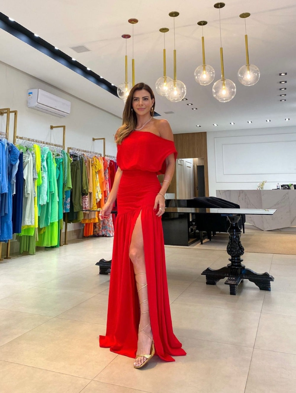 Damer Asymmetrisk Maxikjol med Slits och Off-Shoulder Design Mirla-Eva Jonsson