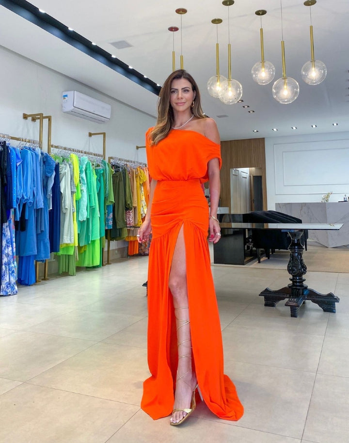 Damer Asymmetrisk Maxikjol med Slits och Off-Shoulder Design Mirla-Eva Jonsson