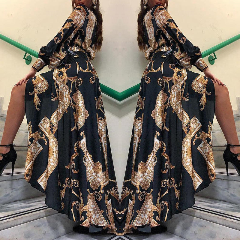 Damer Asymmetrisk Maxiklänning med Elegant Barockmönster och Djup Slits Mirla-Eva Jonsson