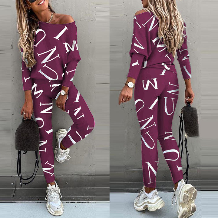 Damer Athleisure Ensemble med asymmetrisk snitt och iögonfallande lettering Mirla-Eva Jonsson