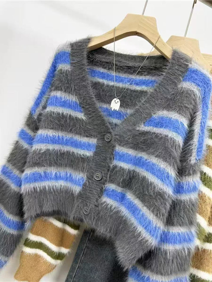 Damer Avslappnad Crop Cardigan med Strukturerat Randmönster och Knapppdetaljer Mirla-Eva Jonsson