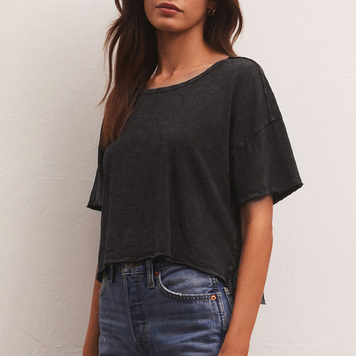 Damer Avslappnad Croppad T-shirt med Lätt Snitt och Andningsbar Bomullskvalitet Mirla-Eva Jonsson