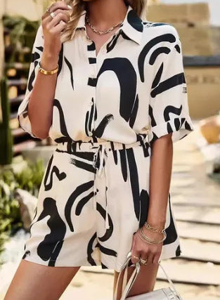 Damer Avslappnad Kort Jumpsuit med Grafiskt Mönster och Midjeformning Mirla-Eva Jonsson