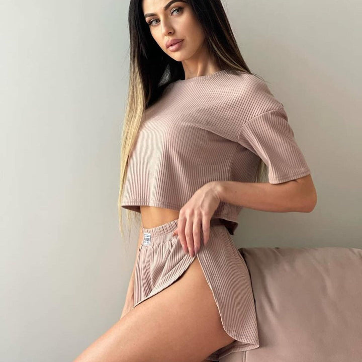 Damer Avslappnad Kort Pyjamas Set I Andningsbar Ribbad Struktur Mirla-Eva Jonsson