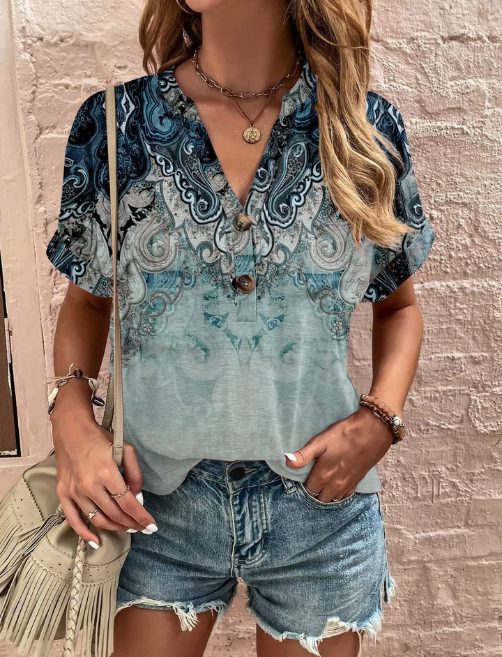 Damer Avslappnad Kortärmad Blus T-shirt med Lekfullt Paisleymönster och Moderna Knapppdetaljer Mirla-Eva Jonsson