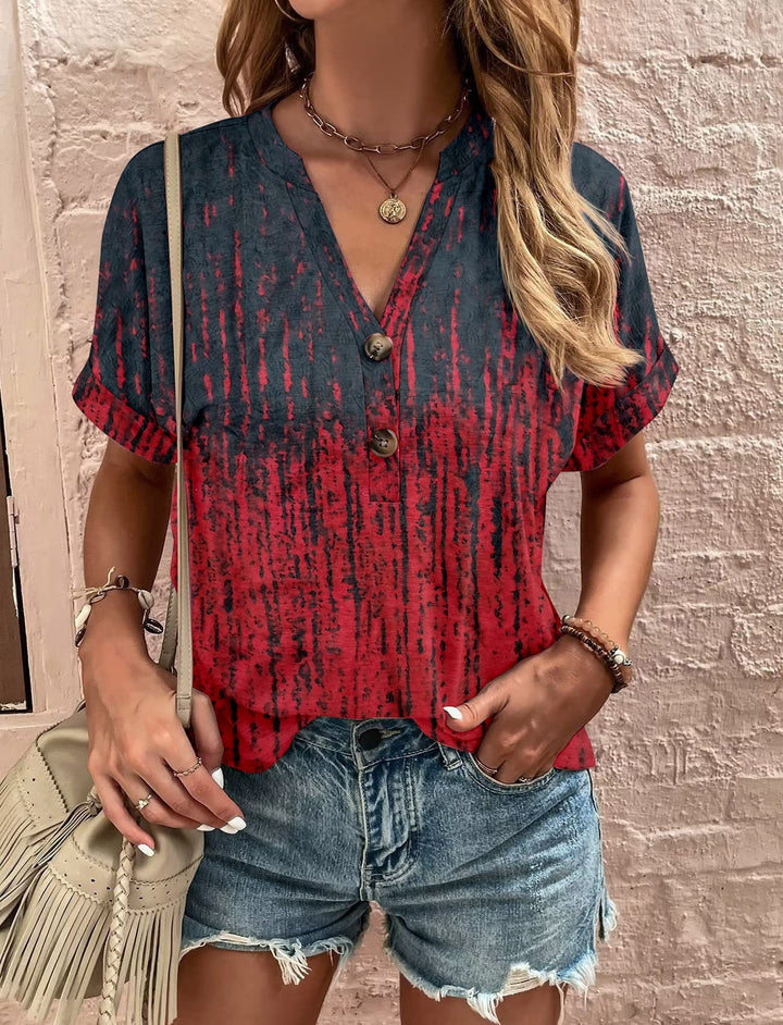 Damer Avslappnad Kortärmad Blus T-shirt med Lekfullt Paisleymönster och Moderna Knapppdetaljer Mirla-Eva Jonsson