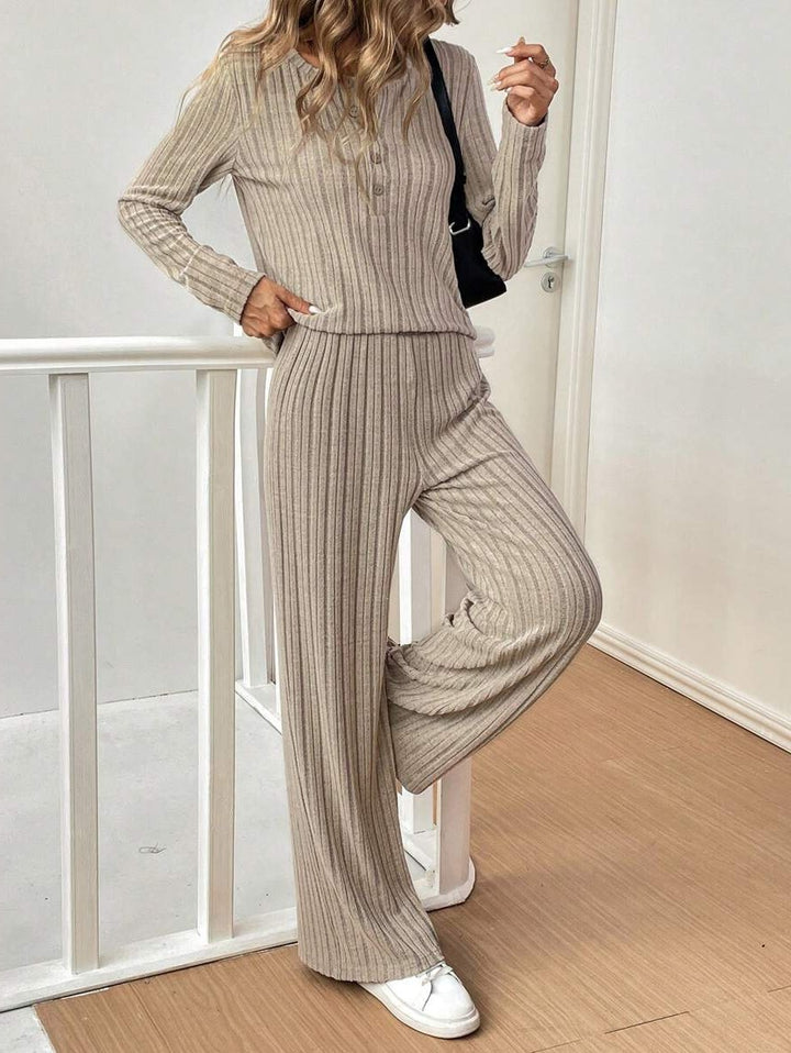 Damer Avslappnad Lounge-set med strukturerat ribbmönster och knapppdetail Mirla-Eva Jonsson
