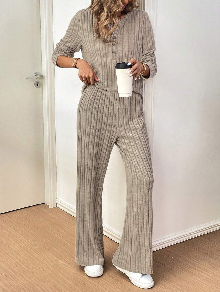Damer Avslappnad Lounge-set med strukturerat ribbmönster och knapppdetail Mirla-Eva Jonsson