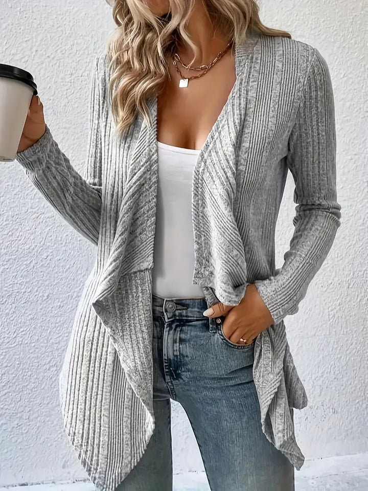 Damer Avslappnad Stickad Jacka med Asymmetrisk Fåll och Öppen Design Mirla-Eva Jonsson