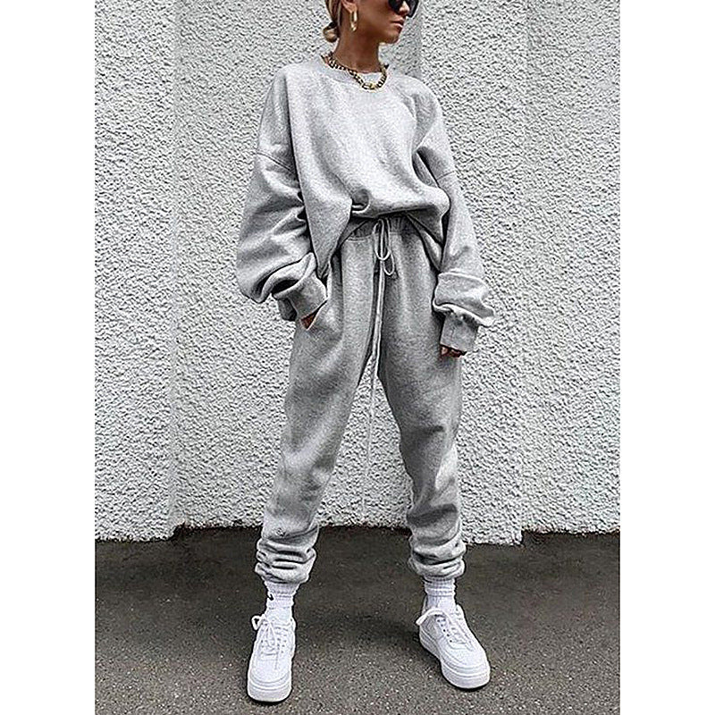 Damer Avslappnad och bekväm fritidsset med oversized tröja och joggingbyxa Mirla-Eva Jonsson