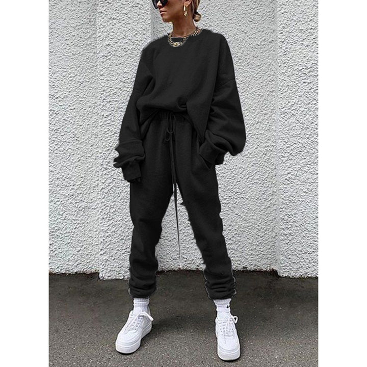 Damer Avslappnad och bekväm fritidsset med oversized tröja och joggingbyxa Mirla-Eva Jonsson