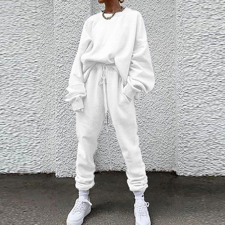 Damer Avslappnad och bekväm fritidsset med oversized tröja och joggingbyxa Mirla-Eva Jonsson