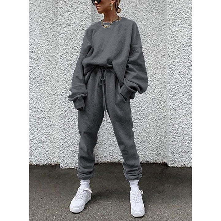 Damer Avslappnad och bekväm fritidsset med oversized tröja och joggingbyxa Mirla-Eva Jonsson