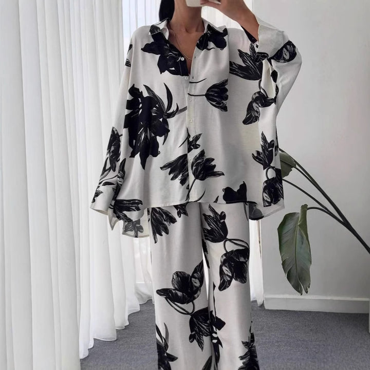 Damer Avslappnad och elegant blusset med blommönster Mirla-Eva Jonsson