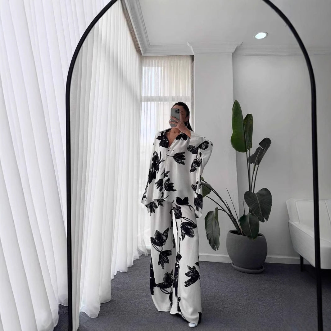 Damer Avslappnad och elegant blusset med blommönster Mirla-Eva Jonsson